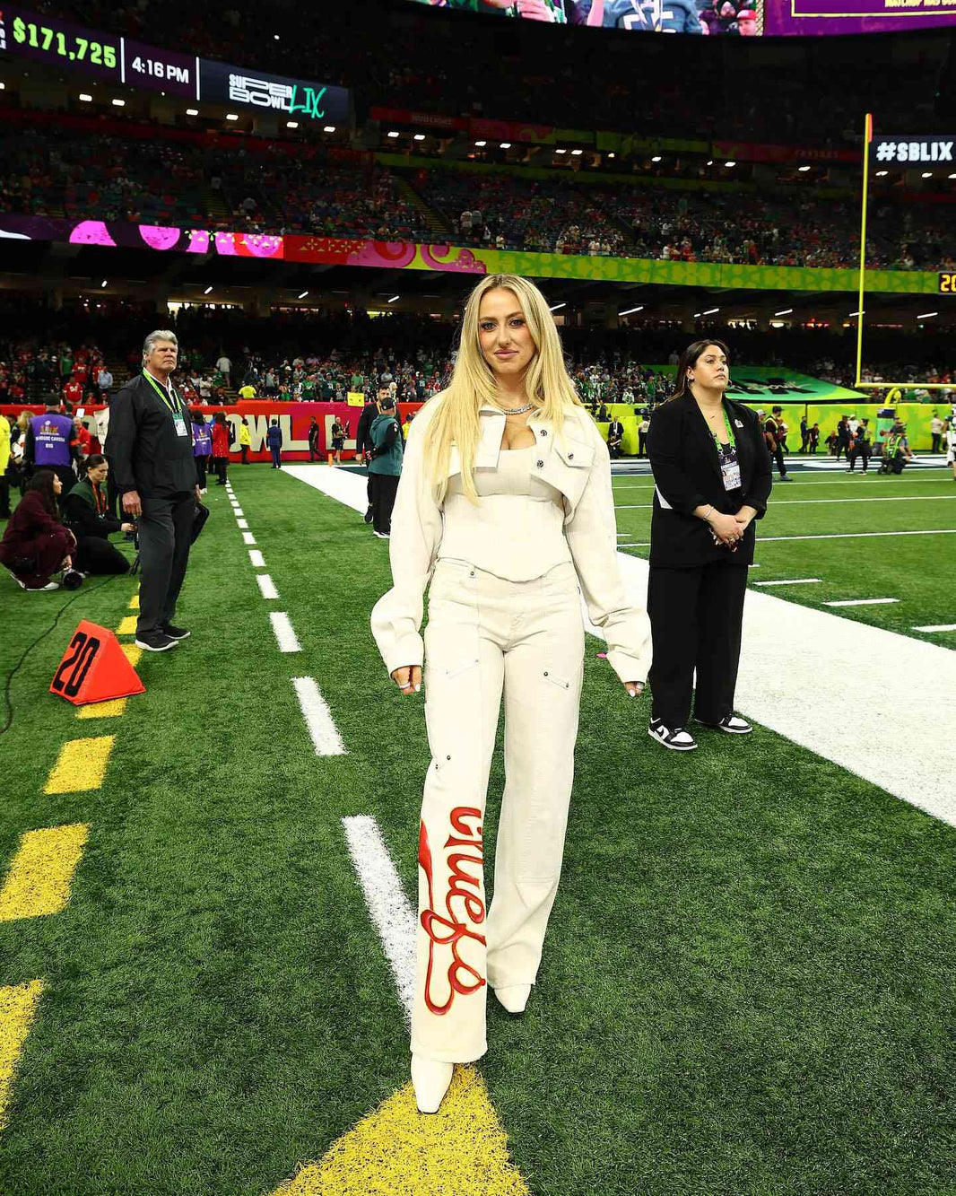 Brittany Mahomes Shines at the 2025 Super Bowl with a Stunning Lab-Grown Diamond Necklace