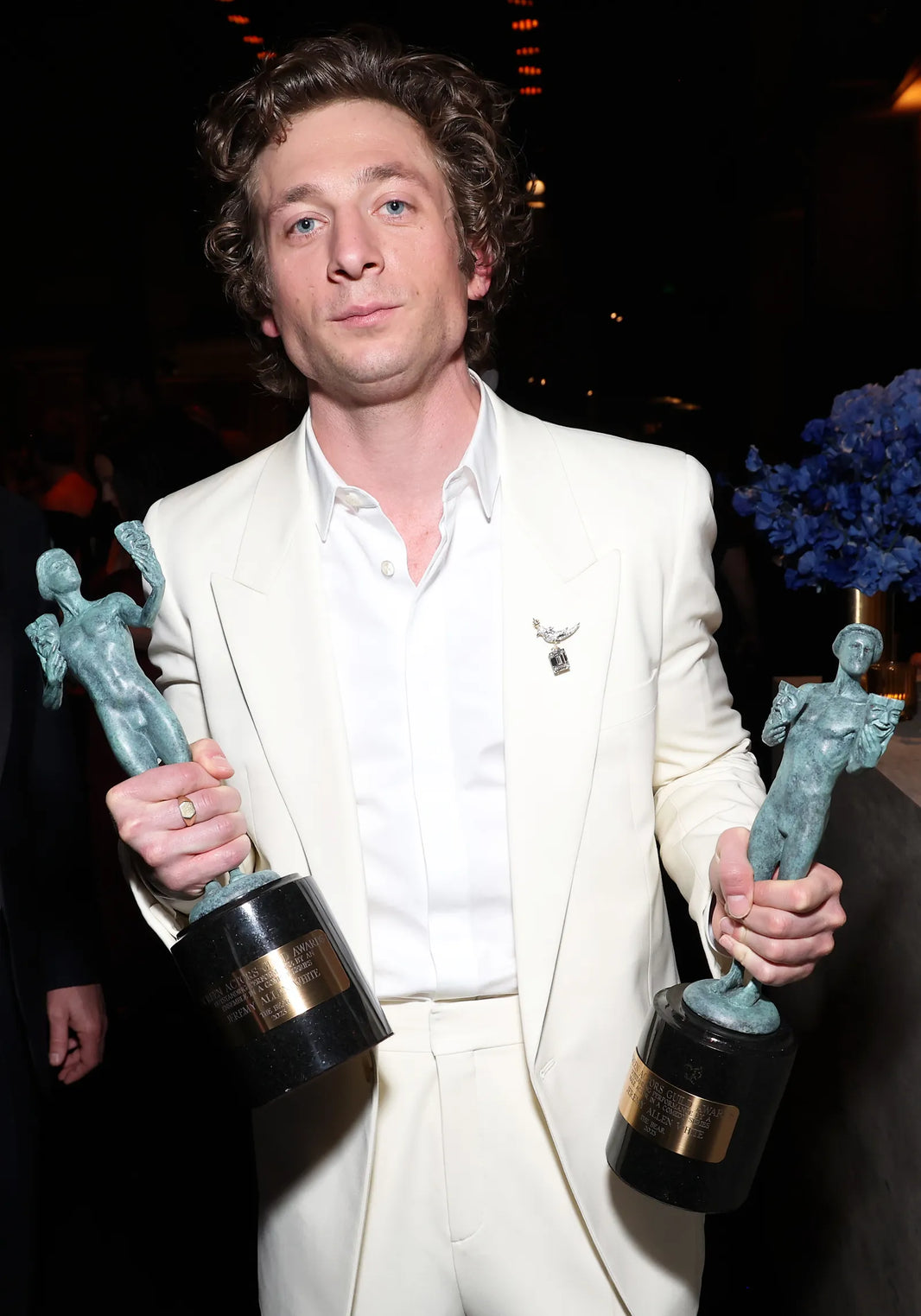 Jeremy Allen White’s Dazzling Diamond Brooch at the 2024 SAG Awards