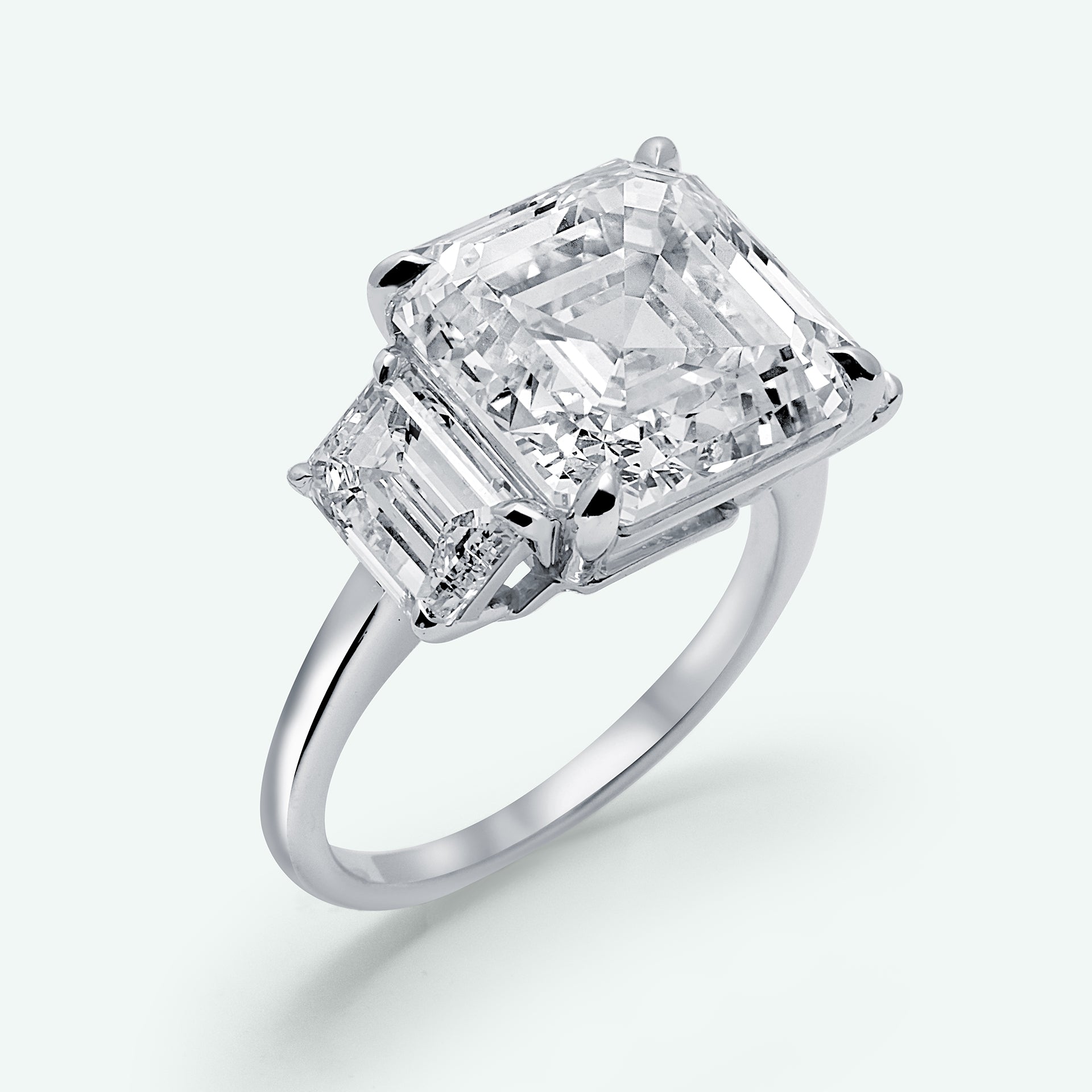 The Eve With 10.03ct Assher Cut Center Diamond (VS1, F) IGI Certified