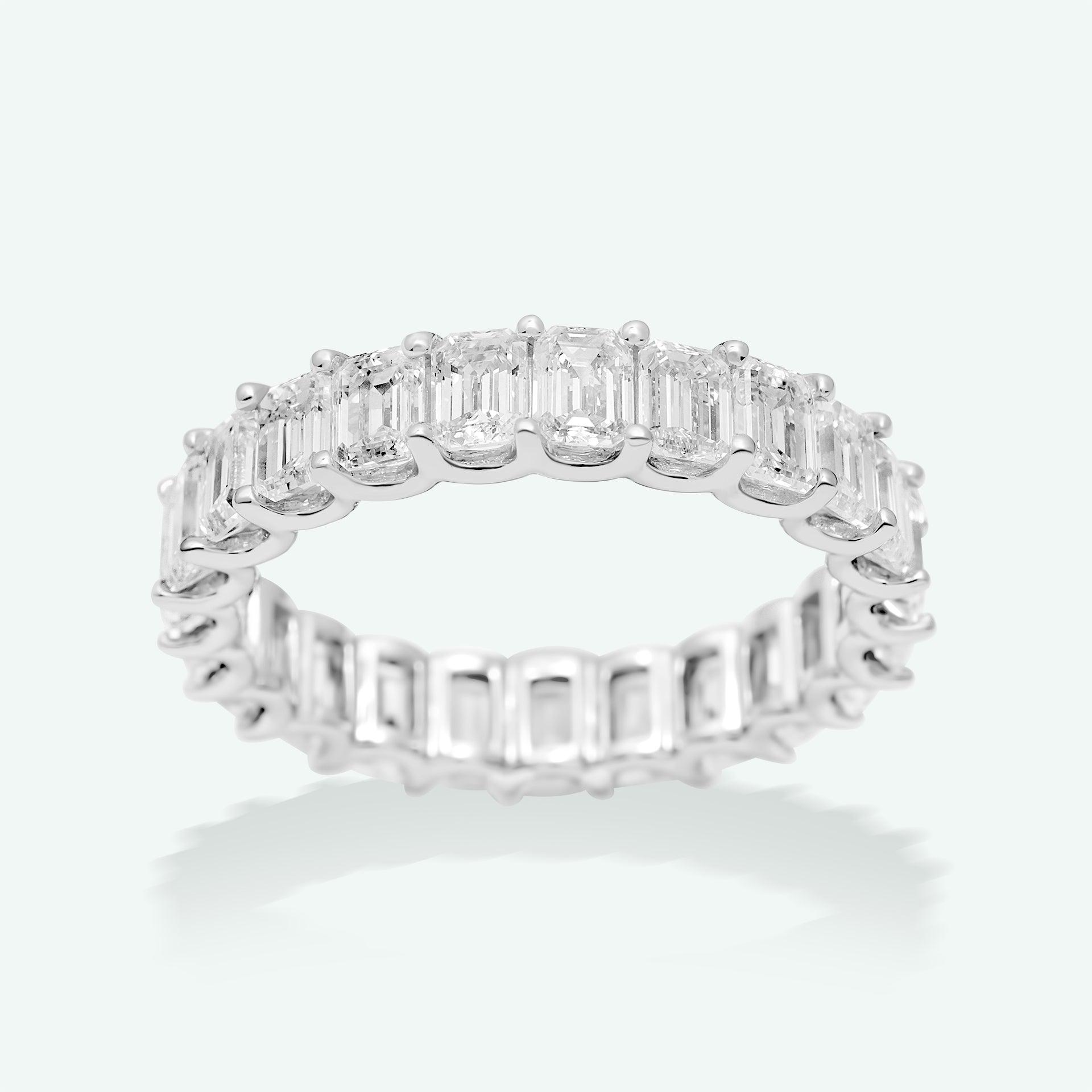 The Luxe Reflective With 5.30 Carat Emerald Lab Diamonds IGI Certified, Size 8.5