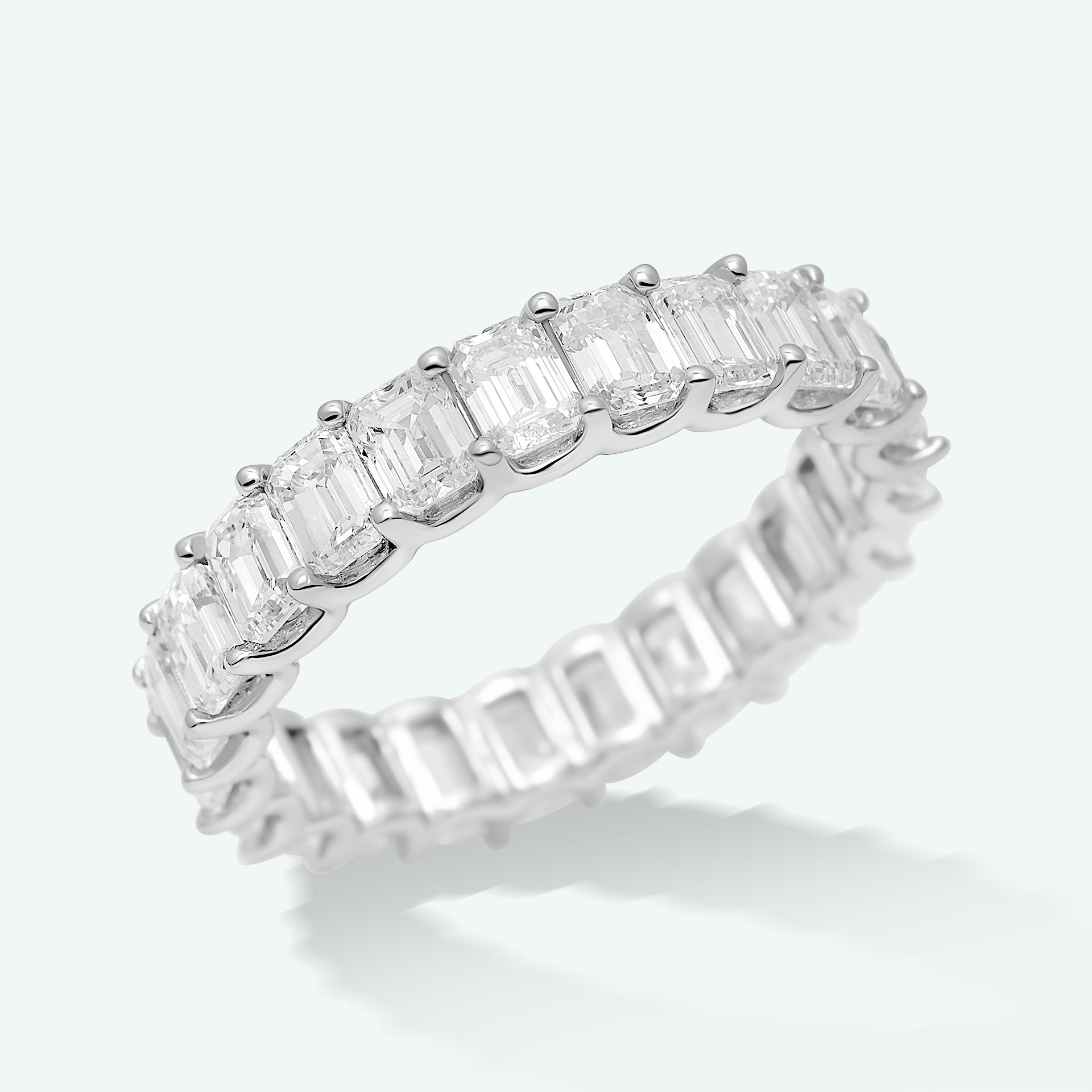 The Luxe Reflective With 5.30 Carat Emerald Lab Diamonds IGI Certified, Size 8.5