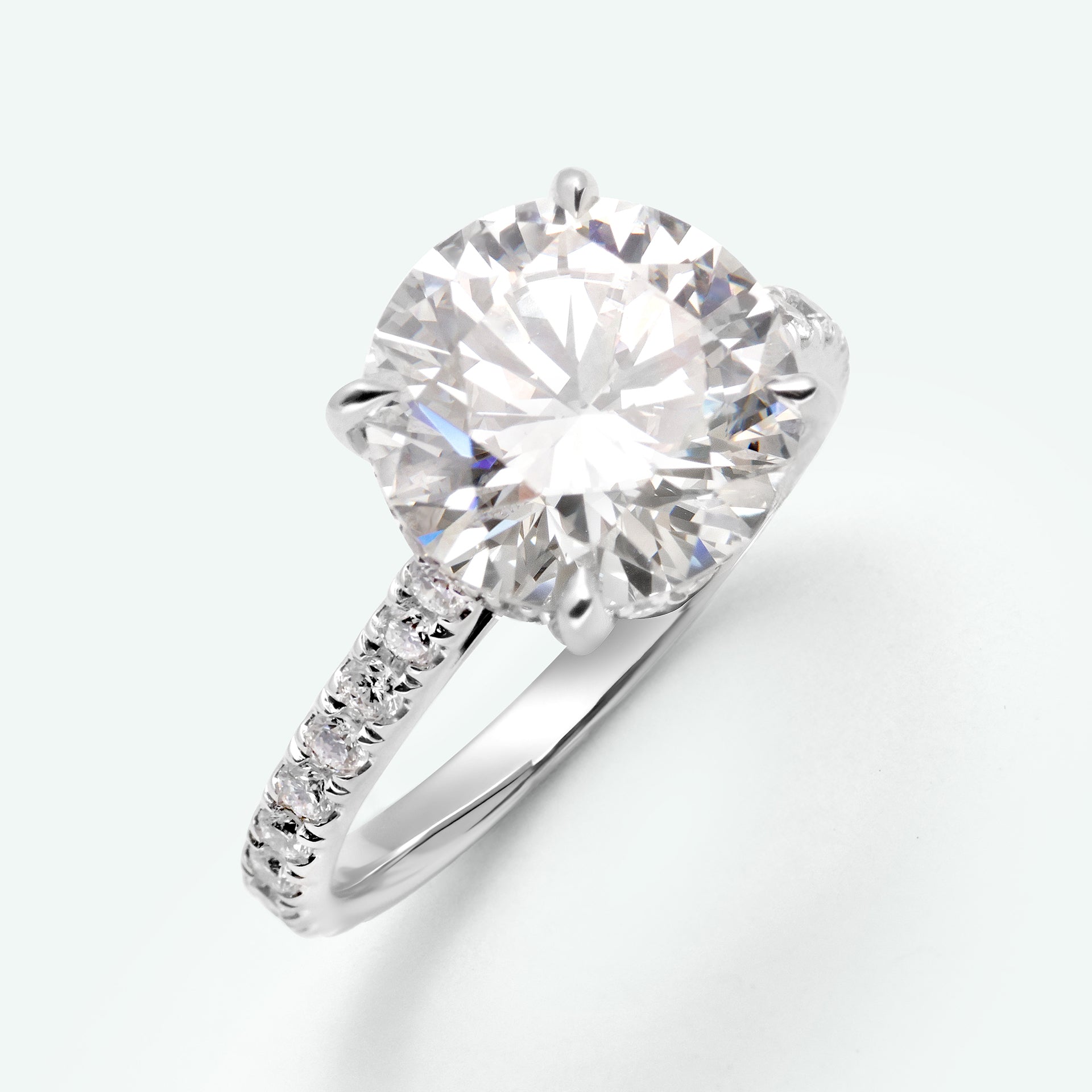 The Rebecca With 3.22 Carat round Shape Lab Grown Diamond (VVS1, E), IGI Certified