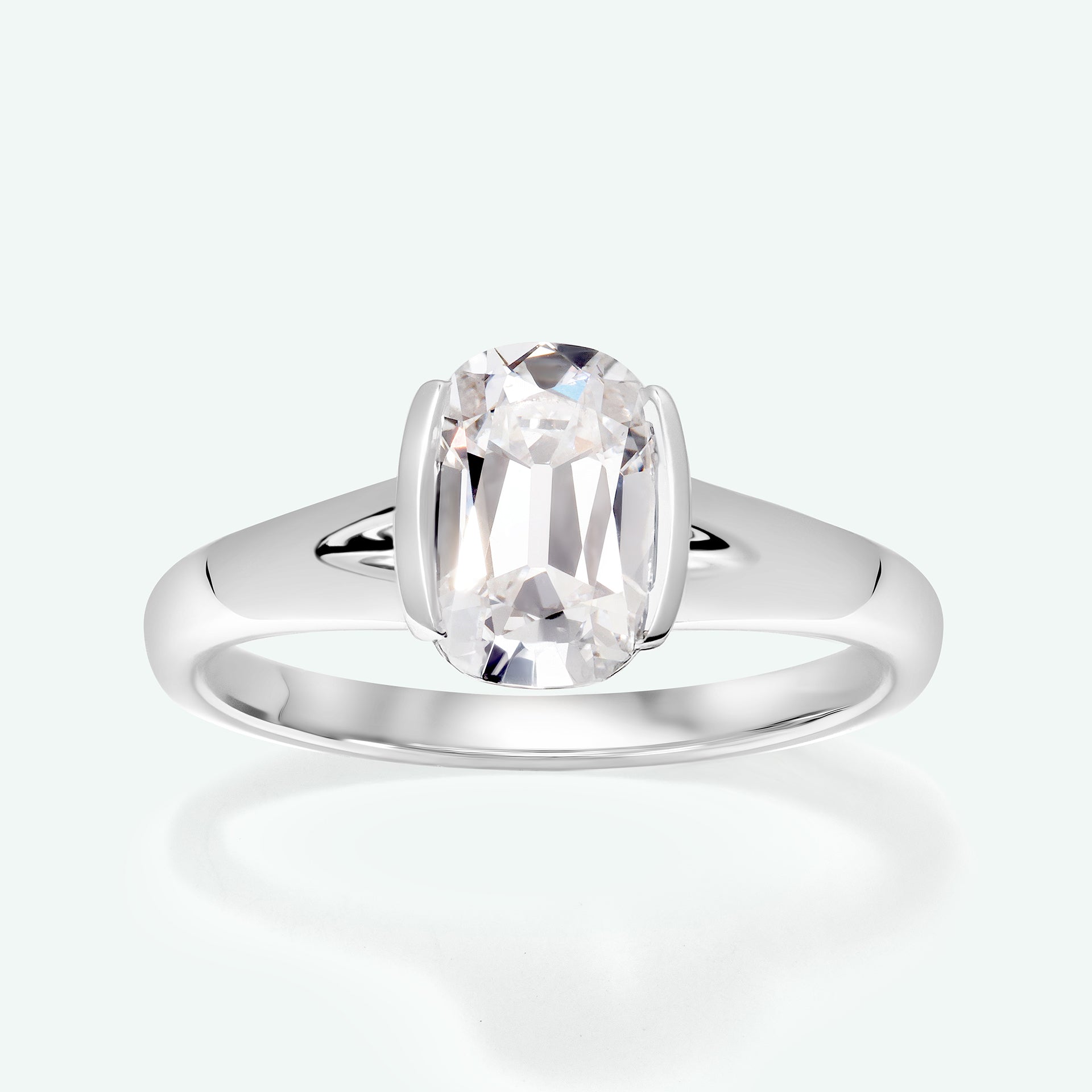 The Simone With 1.43 ct Cushion Old Mine Center Diamond (VVS2, D) IGI Certified